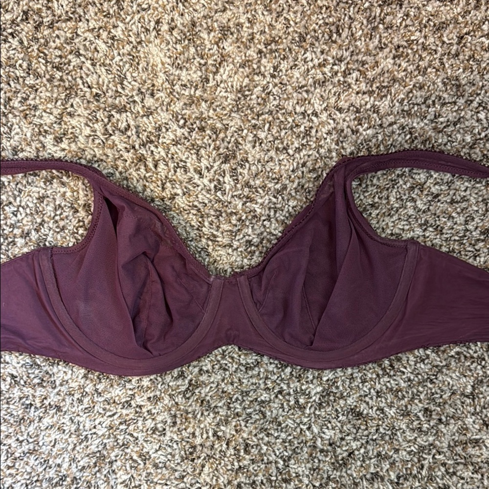 EUC Victorias Secret Elegant Purple Lace Bra - 38D​ - Picture 7 of 9